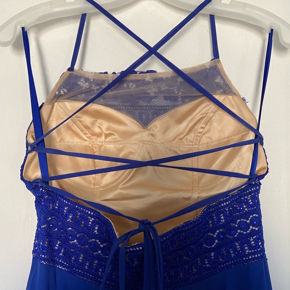 Prom dress from David’s bridal. It’s in perfect condition and it has pockets. - Picture 5 of 10